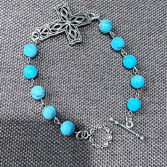 Jewelry - NWOT - Natural Stone Turquoise silver bracelet